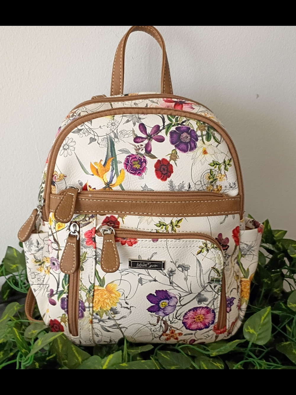 MultiSac Floral  Bag with Organized Interior In Excellent Conditions.